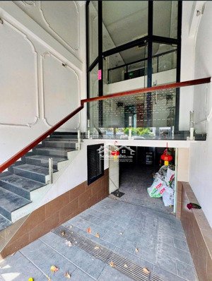 cho thuê tòa nhà 6 tầng phạm văn thuận có thang máy, tầng hầm giá rẻ