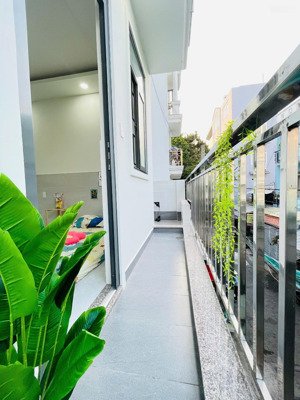 dạng studio full nội thất, siêu rẻ, có ban công