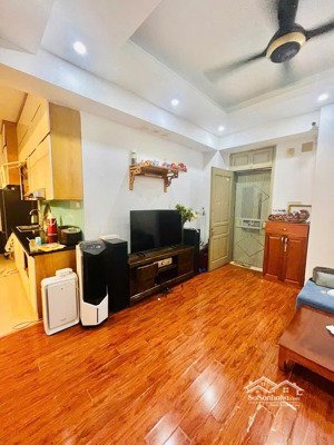 bán căn hộ chung cư 4f - 2pn đẹp trung tâm cầu giấy ở ngay