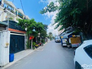 nhà 4 tầng đẹp ngay khu hồng đông hiệp bình phước thủ đức xe hơi trong nhà 124m2, 4,5x30m, 4pn, 5wc