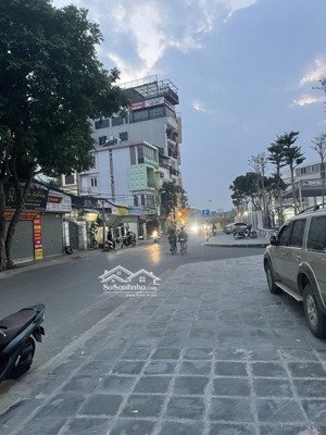 bán nhà dân phân lô vỉa hè cạnh hồ công viên mới long biên