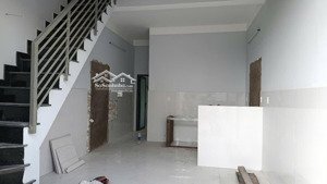 nhà mới xây 2pn 2wc ban công cửa sổ ngay chợ hiệp bình vào ở ngay xe hơi đậu cửa