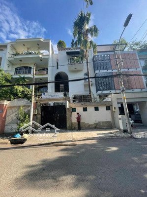 bán nhà mặt tiền nội bộ trường sơn .dt: 8m x 20m,1 trệt, 3 lầu ngay công viên. lh: 0.0901 38 30 38