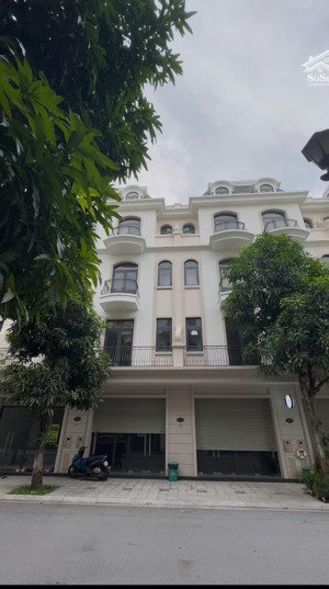 cần bán gấp căn shophouse ngay cạnh vincom chuẩn bị khai trương giá 8,95tỷ