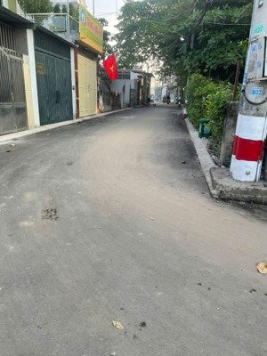 bán lô đất đường số 9 linh tây dt:5.32 x14.65 =76,7m2 thổ cư 100% đường trước đất 7m2 lô đấ