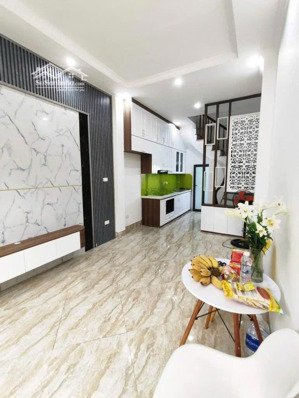 cần bán nhà gấp gần kđt vin, ô tô 7 chỗ đỗ cửa, cách 10m oto tránh, dt 35m2, nhà 5 tầng, giá 4 tỷ x