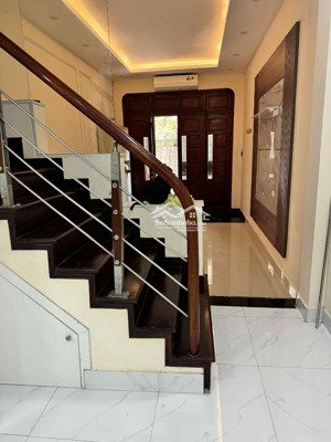 cho thuê nhà riêng 5 tầng ( chỉ hộ gia đình) tại ngõ 3 cù chính lan, tx,hn, 15 triệu (miễn tg)