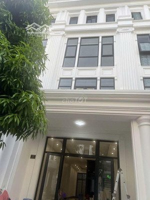 cần cho thuê nhanh bt-lk louis city hoàng mai 100m, 5,5 tầng mới ht có thang máy, đh đầy đủ