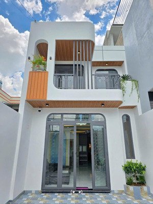 mua về ở ngay, cần bán nhà 1 trệt 1 lầu ở phường hố nai, biên hoà. tặng nội thất cao cấp