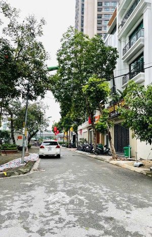 b.án nhà trịnh văn bô từ liêm, phân lô ô tô kinh doanh. 100m2 5 tầng 18.5 tỷ