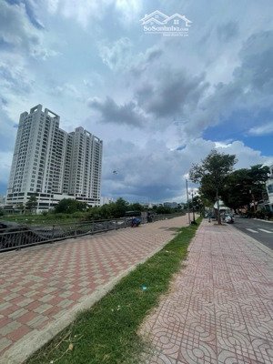 nhà hiếm khó tiềm q8 - sát mặt tiền phạm thế hiển - ngang khủng 8m-đầu tư hoặc xây ở đều tuyệt vời