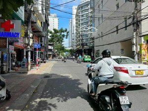 bán nhà mặt phố siêu rẻ đường hùng vương, nha trang khu phố tây đông đúc ks và khách du lịch.