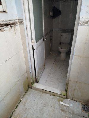 nhà 1 sẹc ngắn hẻm cụt. 1 trệt 1 lầu, 3 phòng ngủ, 2 nvs. khu an ninh yêu cầu: ko nuôi chó, mèo