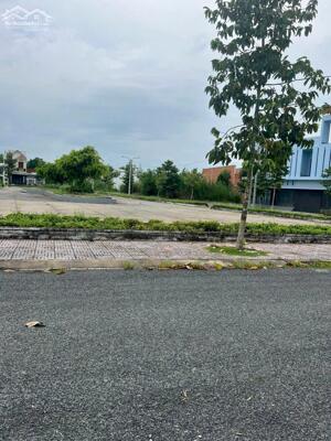 NỀN ĐẸP GẦN CÔNG VIÊN KHU TÁI ĐỊNH CƯ PHƯỜNG 9, THÀNH PHỐ VĨNH LONG