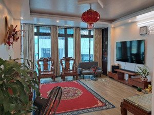 bán tòa nhà -8 tầng -thang máy -phố đê la thành -quận đống đa -dòng tiền -85 m2-