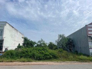 cần bán nhanh lô đất cạnh kcnc tỉnh bình dương .. dt 5x30 gía 1ty580