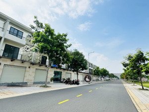 duy nhất 1 căn shophouse đối diện công viên khu tiện ích 1ha đã hoạt động