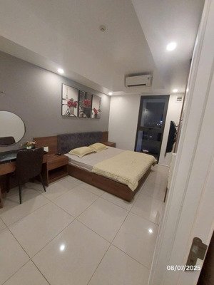 chính chủ cần bán căn hộ 2pn, view thành phố full nội thất cao cấp, giá cực tốt