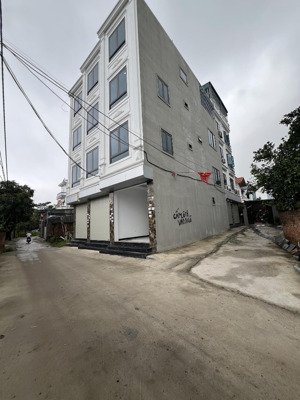 chính chủ bán căn góc 4 tầng, mặt đường kinh doanh ôtô tránh 200m ra chợ, trường cấp 1,2, còn tl.