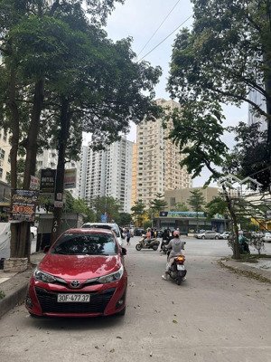 chính chủ bán nhà 3 tầng, dt145m2, mặt tiền 10m kinh doanh, 3 oto đỗ mặt chợ vạn phúc, hà đông