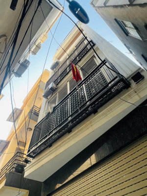 mặt ngách - ô tô đỗ cửa - nhà dân xây chắc chắn - full nội thất