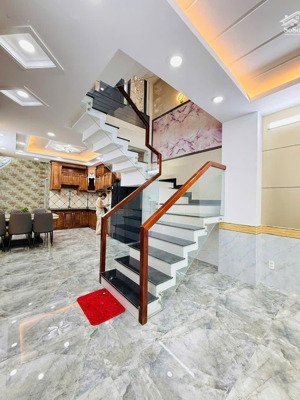 siêu phẩm tuyệt đẹp gần cổng t3