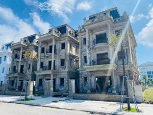 chỉ từ 2tỷ3 shophouse phú xuân city đã có sổ đối diện quảng trường tỉnh, cđt thuê lại 480tr/2năm