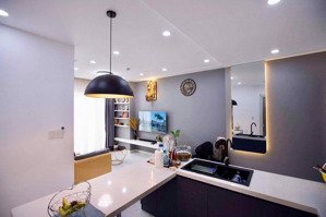 tôi bán căn góc cc quang thái tower q. tp. dt 66m2 2pn 2wc, sh. lầu cao. giá 2,6 tỷ. lh 