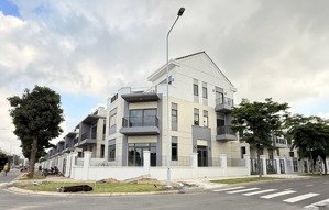 bán nhà phố căn góc đối diện trường học, giá 11,6 tỷ, 192,5m2, dự án đô thị aqua city.