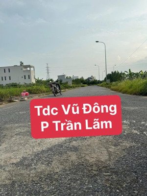 "bán 2 căn liền kề tái định cư vũ đông - phường trần lãm, thái bình. giá chỉ 1.550 tỷ/căn.