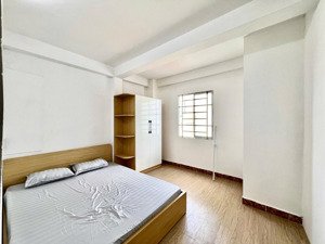 cho thuê căn hộ tách bếp cửa sổ, rộng 35m2, full nội thất, điện 3k5, 3ng3xe, gần đại học hoa sen