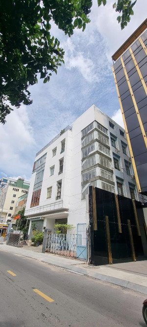 rẻ! bán nhà mặt tiền đường nguyễn xí-bình thạnh, dt: 300m2, kc: 4 tầng, hđt: 165tr/t, giá: 40 tỷ