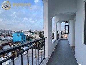 trống phòng studio ban công rộng full nội thất- ngay công viên làng hoa