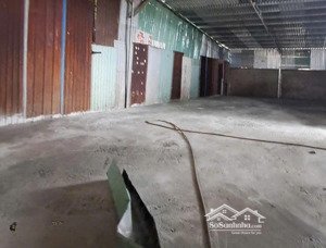 thuê kho xưởng nhà bè dt 400m2 có sẵn văn phòng, wc, pccc chuẩn