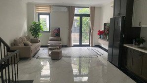 gấp gấp bán nhanh nhà hoàn thiện 5 tầng full đồ nội thất vị trí trung tâm dự án vhocp2