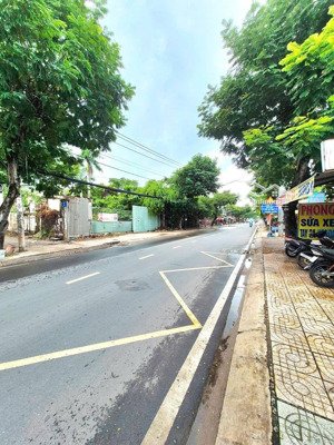 bán nhà mặt tiền đường nguyễn bình tiện kinh doanh buôn bán dt 44m2 giá 2tỷ 350tr. lh 