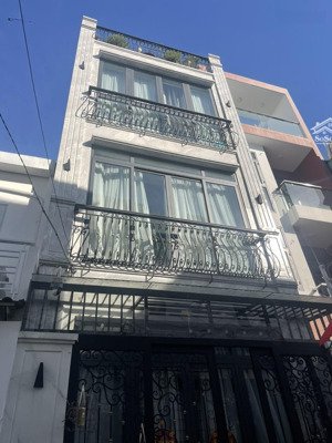 bán nhà đường số 11 p4q4,dt:4x10m,giá:10.3tỷ(3lầu)