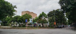 giang biên mặt phố ô tô tránh - vỉa hè - gần hồ