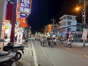 bán nhà mt kinh doanh phường hiệp phú, quận 9. gần ngay xa lộ - dt: 5.2 x 25 = 132m2. chỉ 11 tỷ