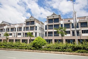 bán shophouse 4pn, 4wc, 110m2 tại đường 3/2, đức hòa, long an, giá cực chất