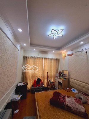 nhỉnh 7 tỷ, nhà bát khối, long biên, hiếm, 40m2, ô tô đỗ cửa, 04 phòng ngủ