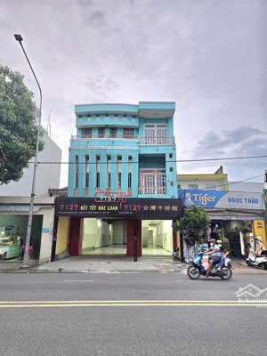 cho thuê mặt tiền kinh doanh vị trí kinh doanh sầm uất, thuận tiện qua lại buôn bán