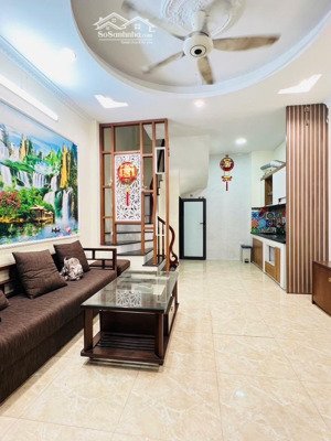 bán nhà bát khối, nhà 33m2, đầy đủ nội thất đẹp ở luôn, ô tô đỗ cổng, chỉ 5,1 tỷ