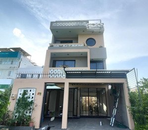 cho thuê nhà mới xây 7x20m 1 trệt 2 lầu sân thượng - giá 30tr/tháng