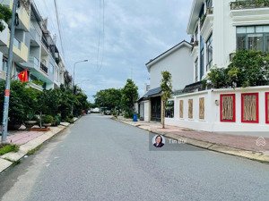 cần bán gấp nhà mới 3 lầu, hoàn công đủ, đường 16m có lề ngay liên phường, cách global 300m.