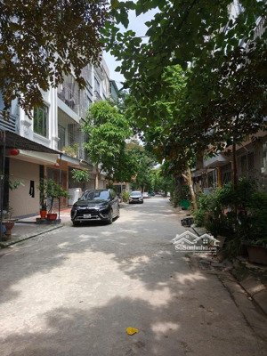 cho thuê liền kề kđt xa la, hà đông kinh doanh đỉnh, vỉa hè rộng, đường ô tô tránh