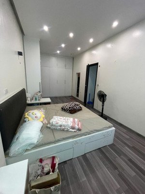 bán nhà mặt phố chiến thắng, 16,8 tỷ, 43,1m2, mặt tiền 4.9m, 4pn, 3wc, pháp lý đầy đủ