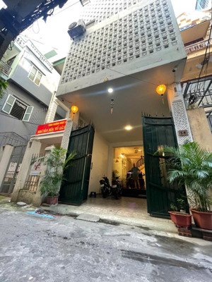 cho thuê văn phòng 90m2 ngã tư hồng tiến và nguyễn văn cừ, hoặc làm phòng khám spa, giá chỉ 25tr/th