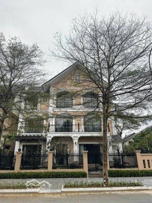 bán biệt thự 300m2 - hoàn thiện sang trọng - sunny garden city, quốc oai