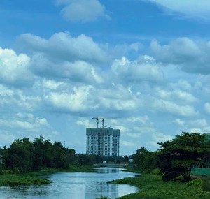 bán căn hộ 2 phòng ngủ view hướng đông - ban công lồi - ngắm pháo hoa mỗi ngày tại the emerald 68